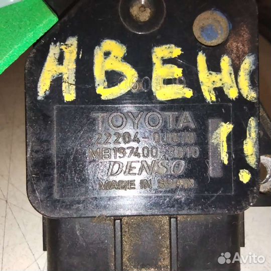Датчик массового расхода воздуха Toyota Avensis 2