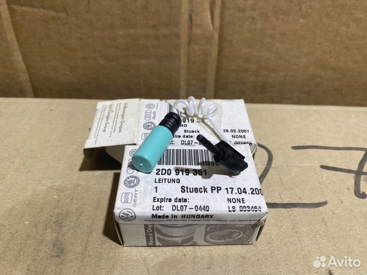 Датчик износа тормозных колодок VAG 2D0919351 Нов