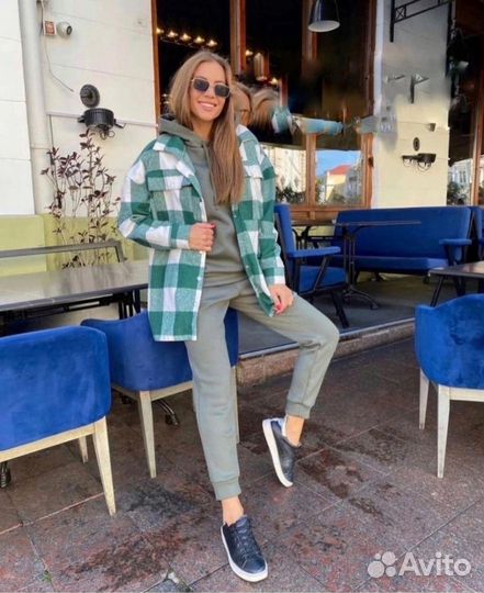 Спортивный женский костюм