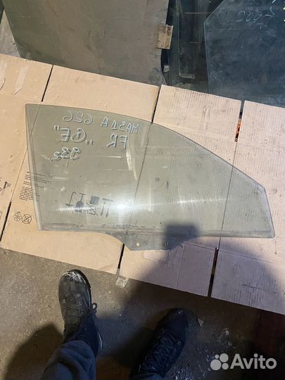 Стекло переднее правое mazda 626 GE 1993г