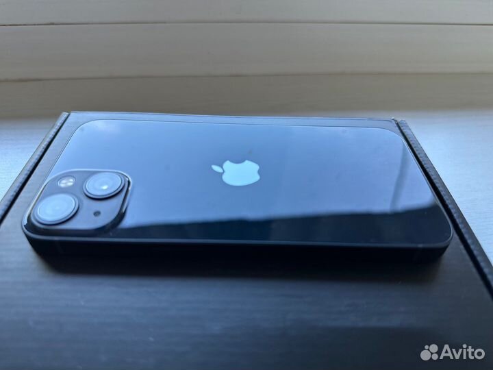 Телефон iPhone 13