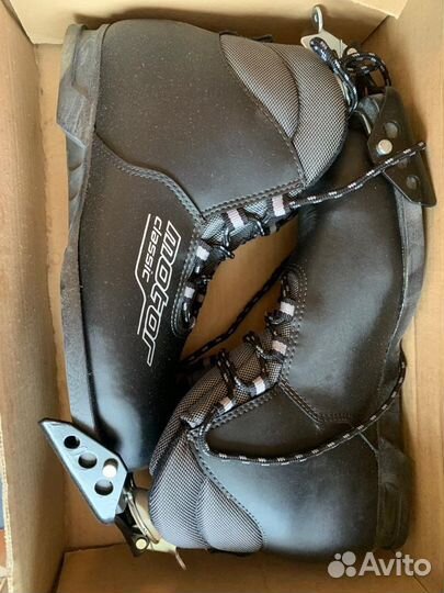 Лыжные ботинки