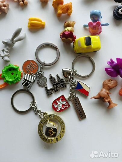 Киндеры брелки фигурки 20 штук