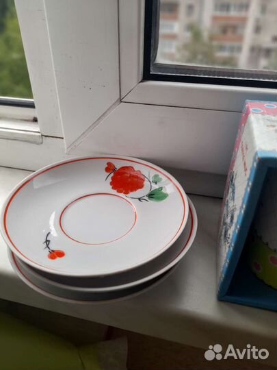 Стаканы и блюдца