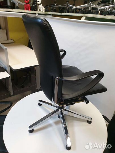 Стулья кожаные Haworth comforto