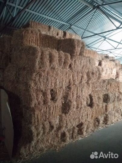 Тюки соломы пшеничной и ячменной