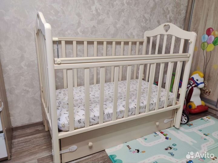 Кровать детская с маятником и ящиком