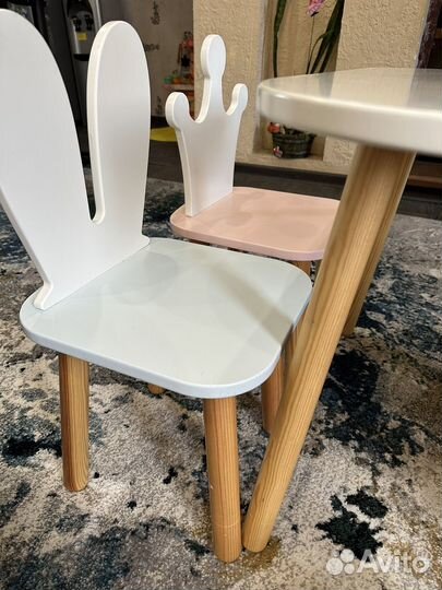 Детский стол и 2 стула