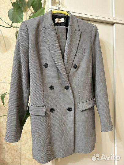 Продам двубортный пиджак Mango