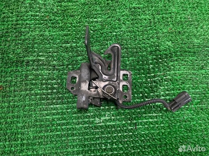 Замок капота Cadillac Escalade