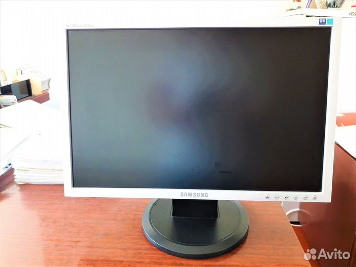 Монитор Samsung SyncMaster 923 nw