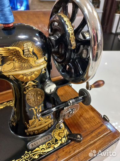 Швейная машинка Зингер