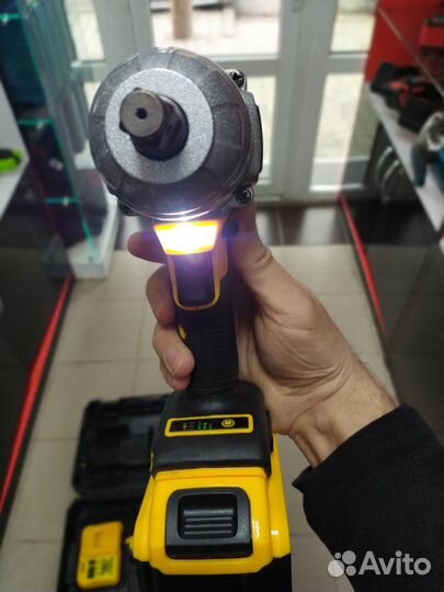 Гайковерт dewalt 24ват 800NM