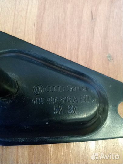 Крепление заднего сидения правое Volkswagen Passat