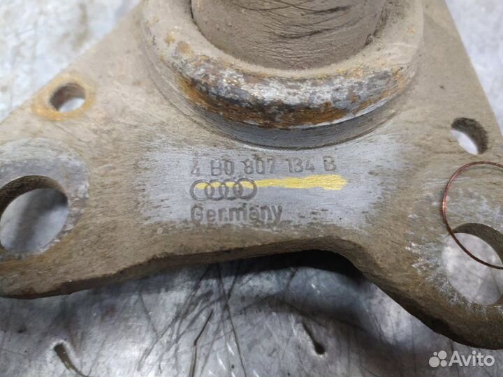 Кронштейн усилителя переднего бампера правый audi