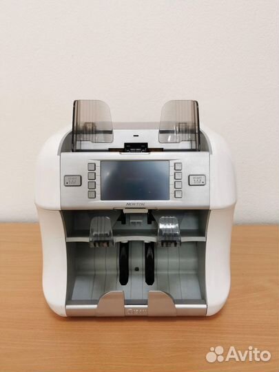 Счетчик-сортировщик банкнот kisan newton