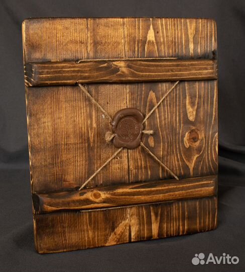 Икона деревянная в ковчеге 