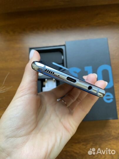 Samsung Galaxy S10e (Snapdragon 855), 6/128 гб