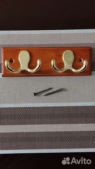 Вешалка настенная деревянная