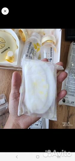 Молокоотсос Medela электрический