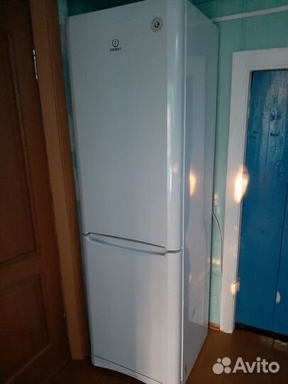 Холодильник indesit