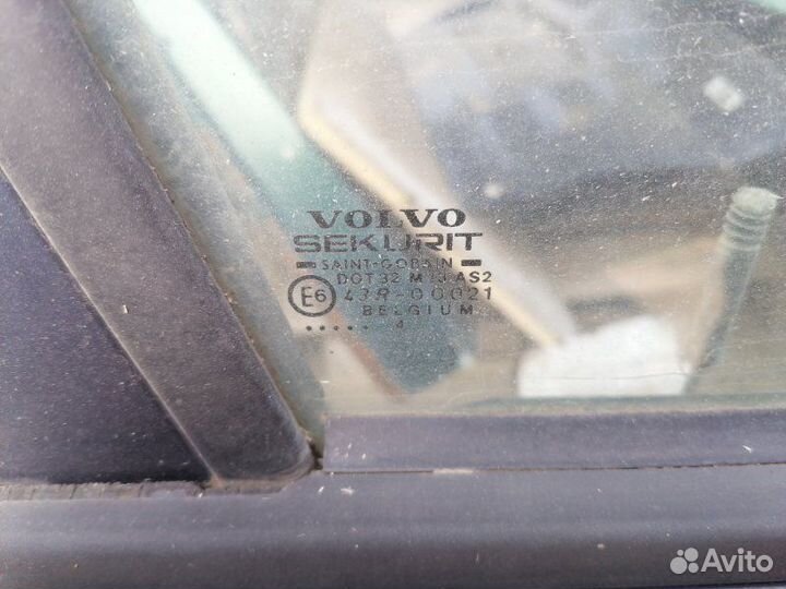 Стекло двери переднее правое Volvo 460