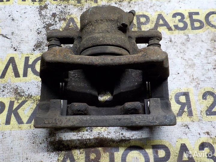 Суппорт передний правый Renault Duster 2012