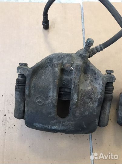 Суппорт передний Мерседес W124(1001)