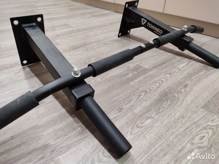 Турник настенный