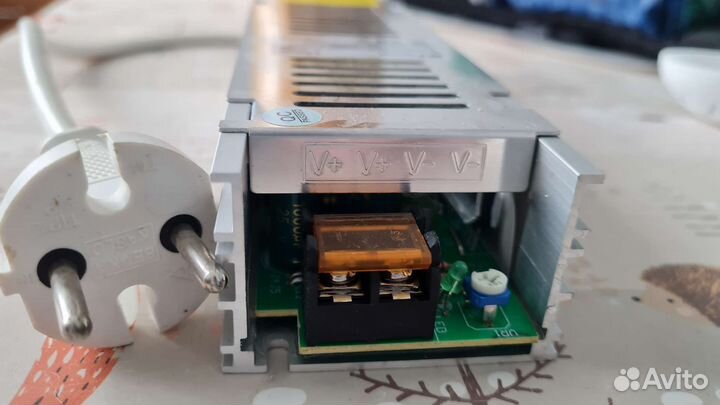Блок питания для светодиодной ленты Feron 150 v