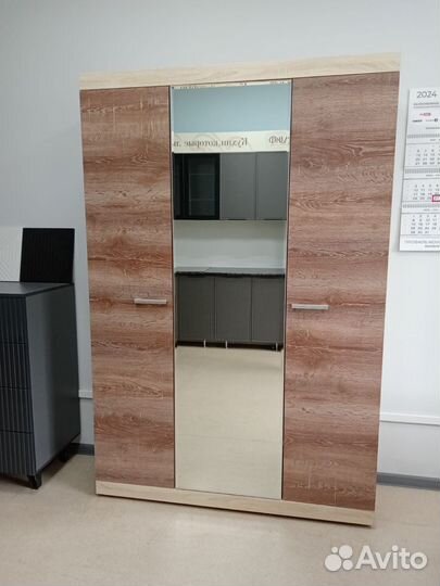 Шкаф выставочный образец