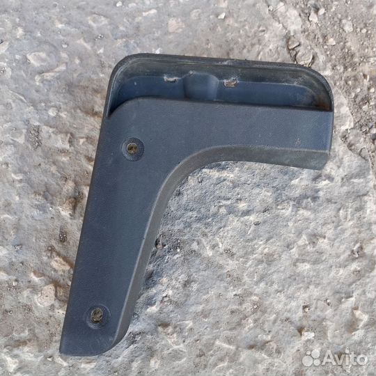 Брызговик задний левый Hyundai Solaris 2