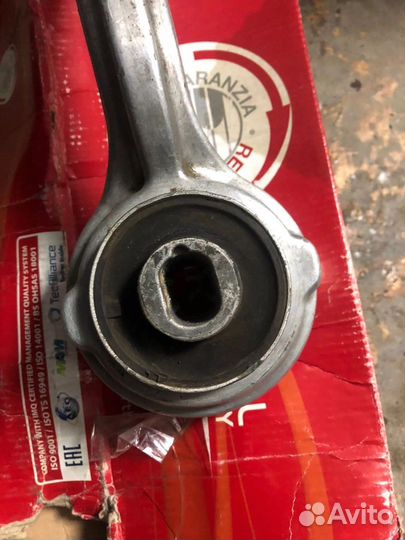 Рычаг передний верхний левый Mercedes W203