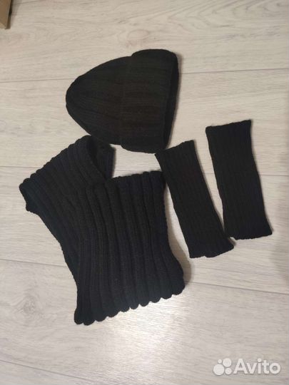 Комплект шапка и шарф-хомут