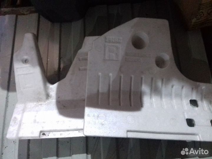 Крепеж панели передний Toyota Land Cruiser 200