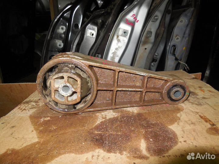 Опора двигателя задняя Chevrolet Lacetti 2003)