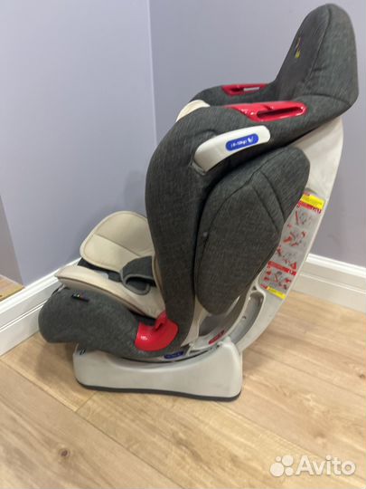 Автомобильное кресло