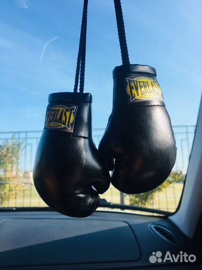 Боксерские перчатки подвеска