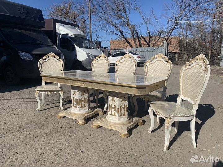 Новые столы и стулья