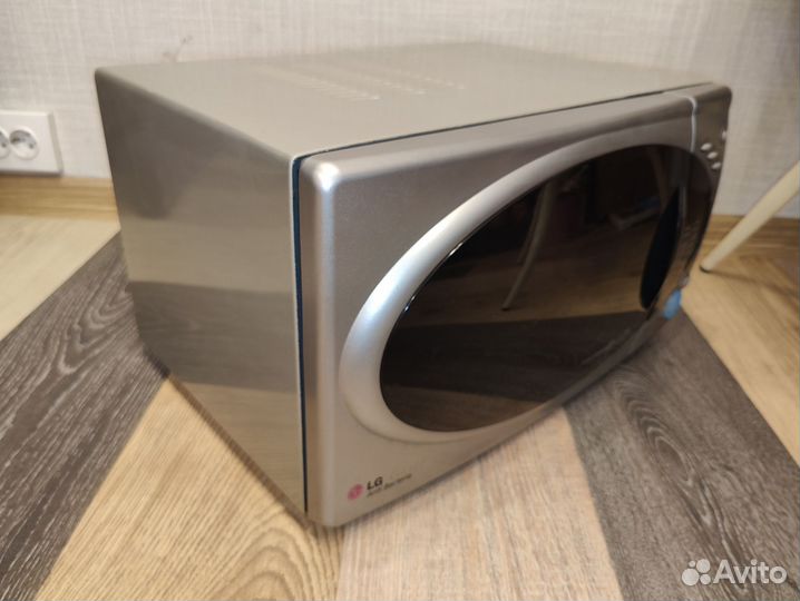 Рабочая микроволновая печь LG. Греет быстро