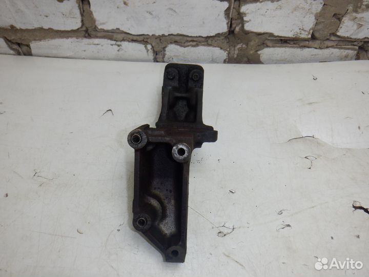 Кронштейн двигателя Mazda Tribute