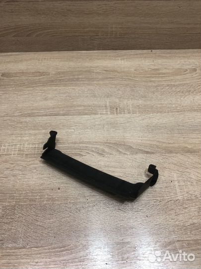 Нижняя часть воздухозаборника VW touran 1