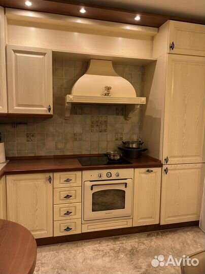 Продам кухню, натуральное дерево, массив