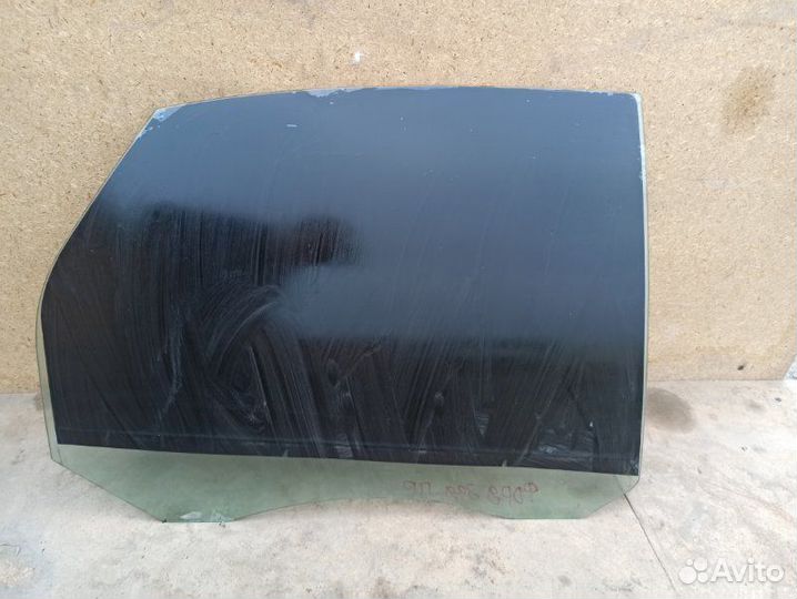 Стекло заднее правое Ford Focus 2 2005-2011