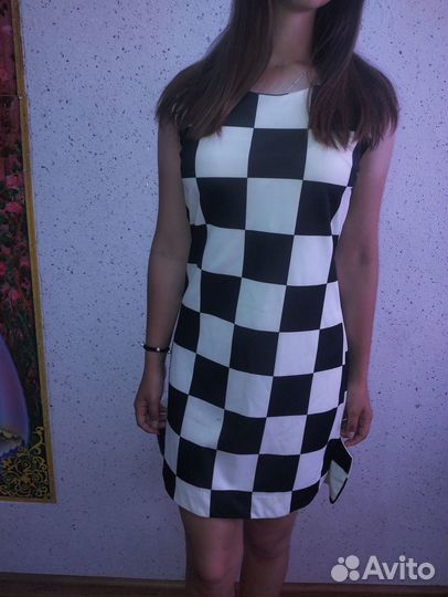 Продам платья на стройную девушку