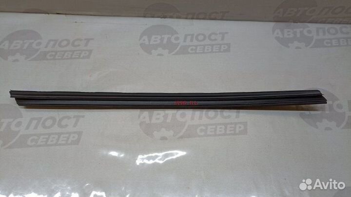 Уплотнитель стекла двери передний левый Peugeot