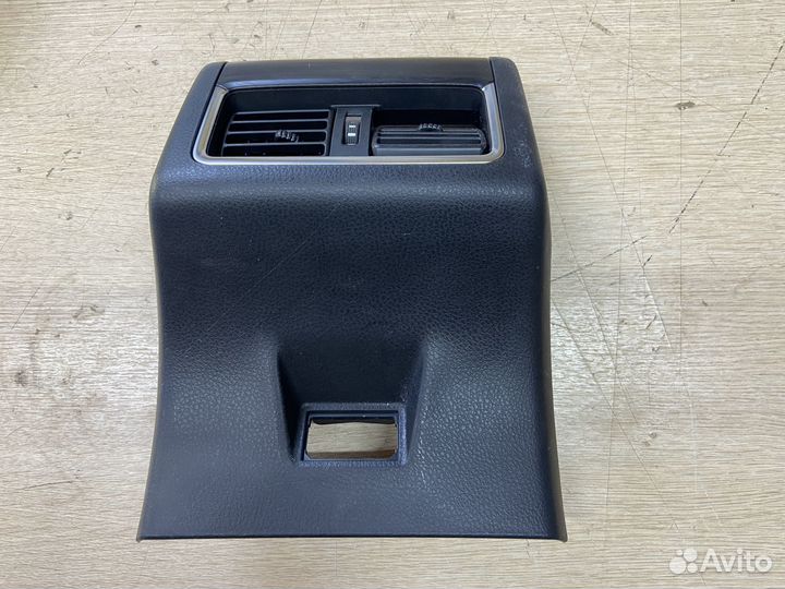 Накладка консоли задняя Toyota Camry 75