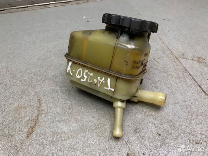 Бачок Гур Toyota Avensis T250 универсал 2.0 1AZ