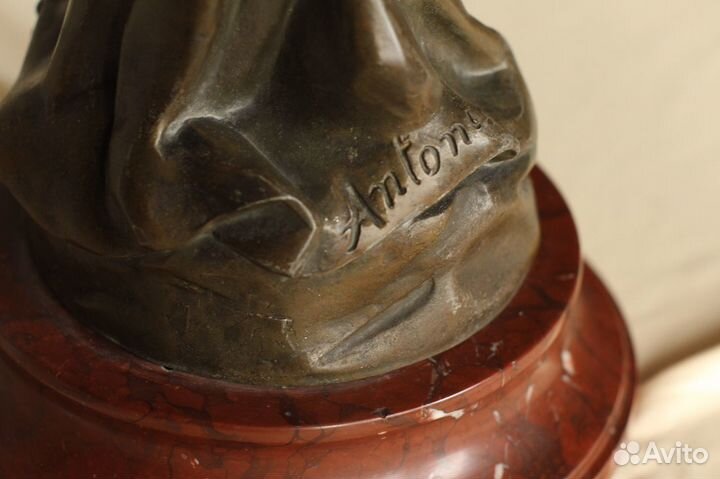 Скульптуры девушек Par Antoni