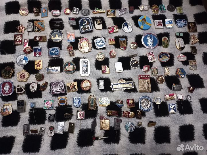 Ретро коллекция значков времен СССР